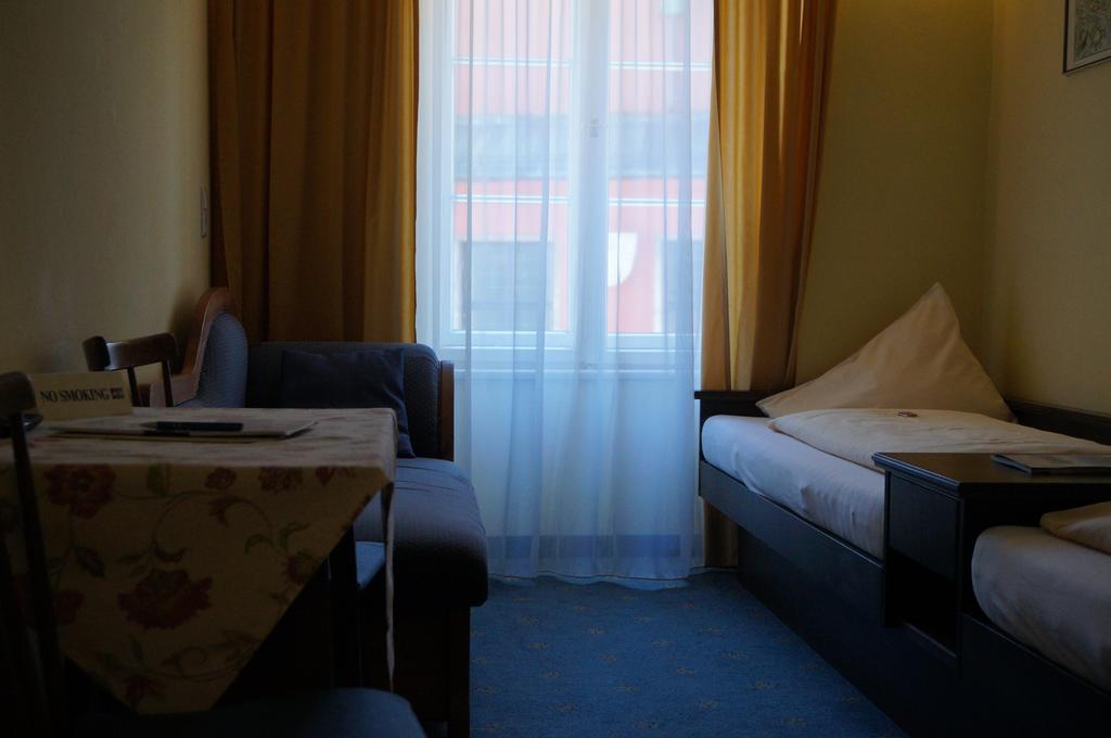 Hotel Happ Innsbruck Room photo