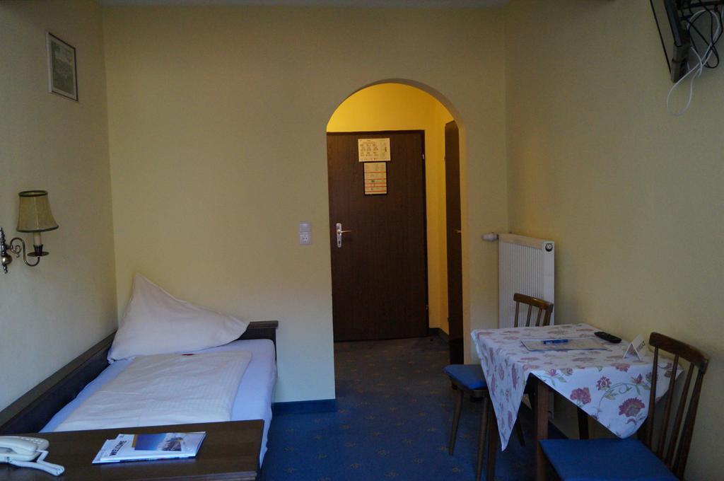 Hotel Happ Innsbruck Room photo