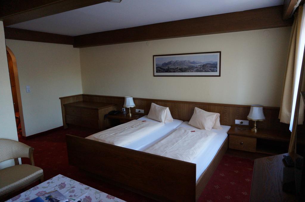 Hotel Happ Innsbruck Room photo