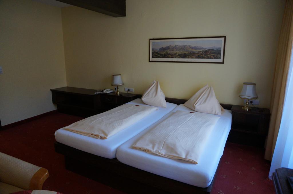 Hotel Happ Innsbruck Room photo